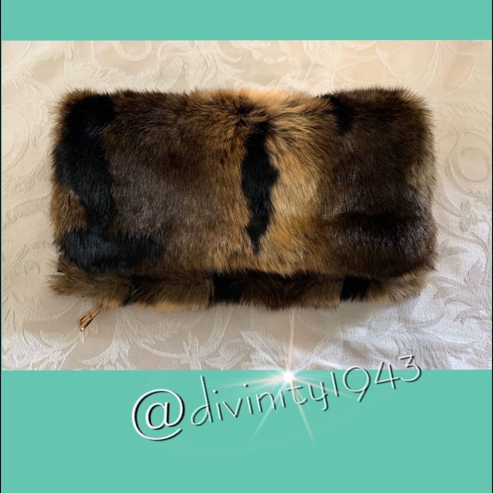 •Versatile Faux Fur Clutch/Crossbody convertible clutch